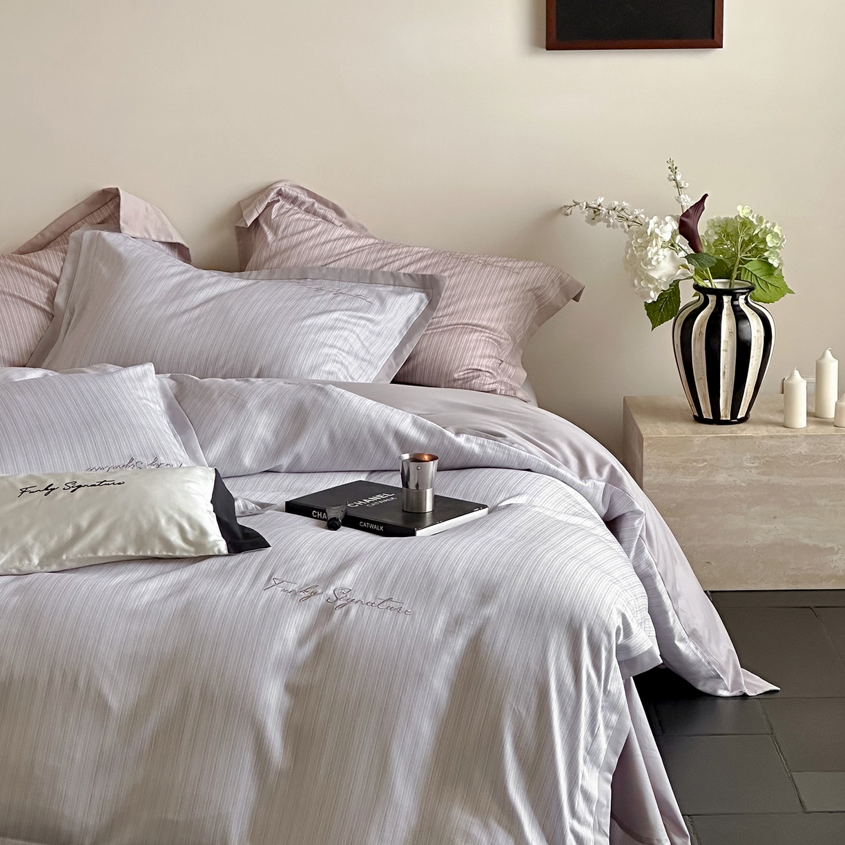 91家纺网 家纺一手货源 找家纺 黛舒家居 2025新款天丝棉磨毛字母刺绣小宽边四件套-纪梵希 纪梵希-紫灰