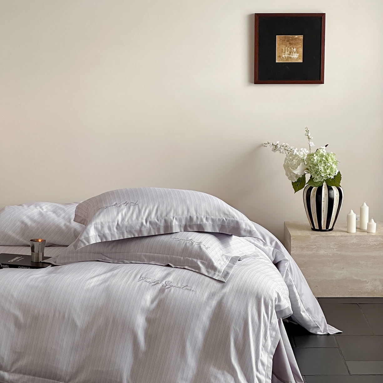 91家纺网 家纺一手货源 找家纺 黛舒家居 2025新款天丝棉磨毛字母刺绣小宽边四件套-纪梵希 纪梵希-紫灰