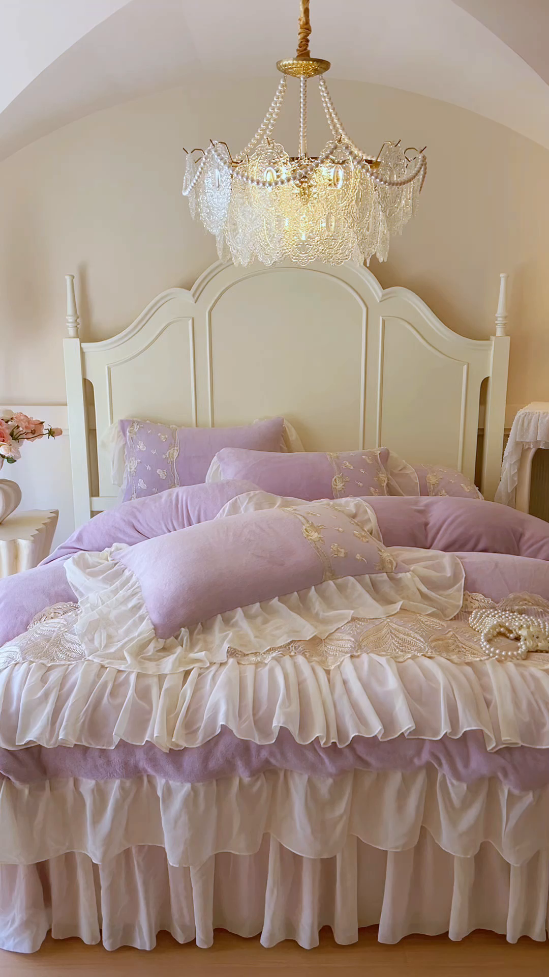 91家纺网 家纺一手货源 找家纺 网红馆（ck家纺） 2025新款亲肤舒适牛奶绒蕾丝边床裙四件套-秘密花园 秘密花园-紫色