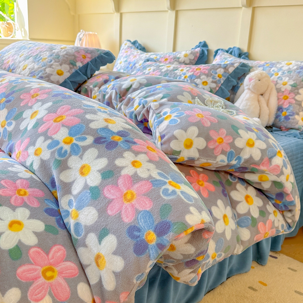 91家纺网 家纺一手货源 找家纺 （总）珍爱家纺 2025新款高克重牛奶绒加厚保暖印花床盖四件套热款