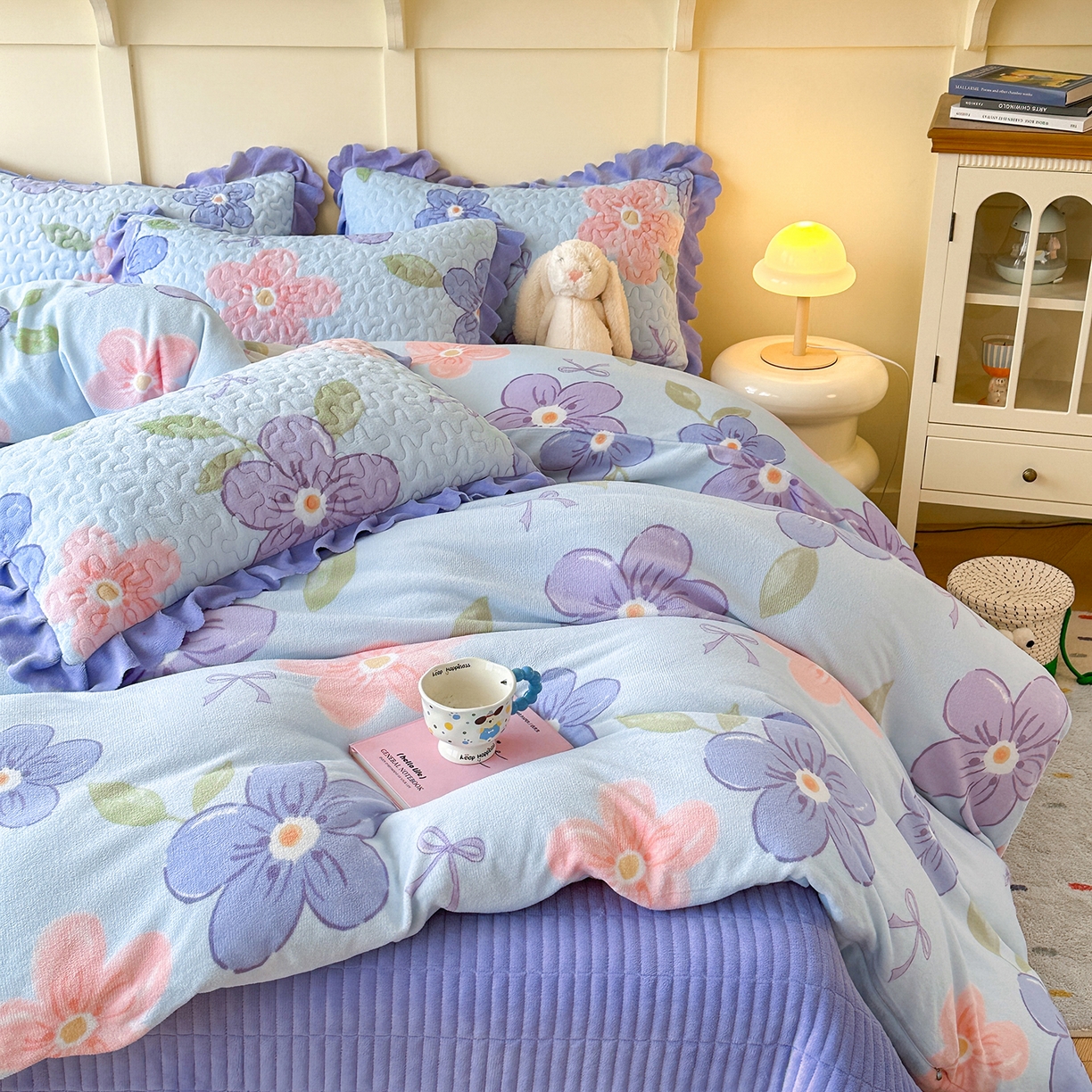 91家纺网 家纺一手货源 找家纺 珍爱家纺 2025新款高克重牛奶绒加厚保暖印花床盖四件套热款 梦境花开