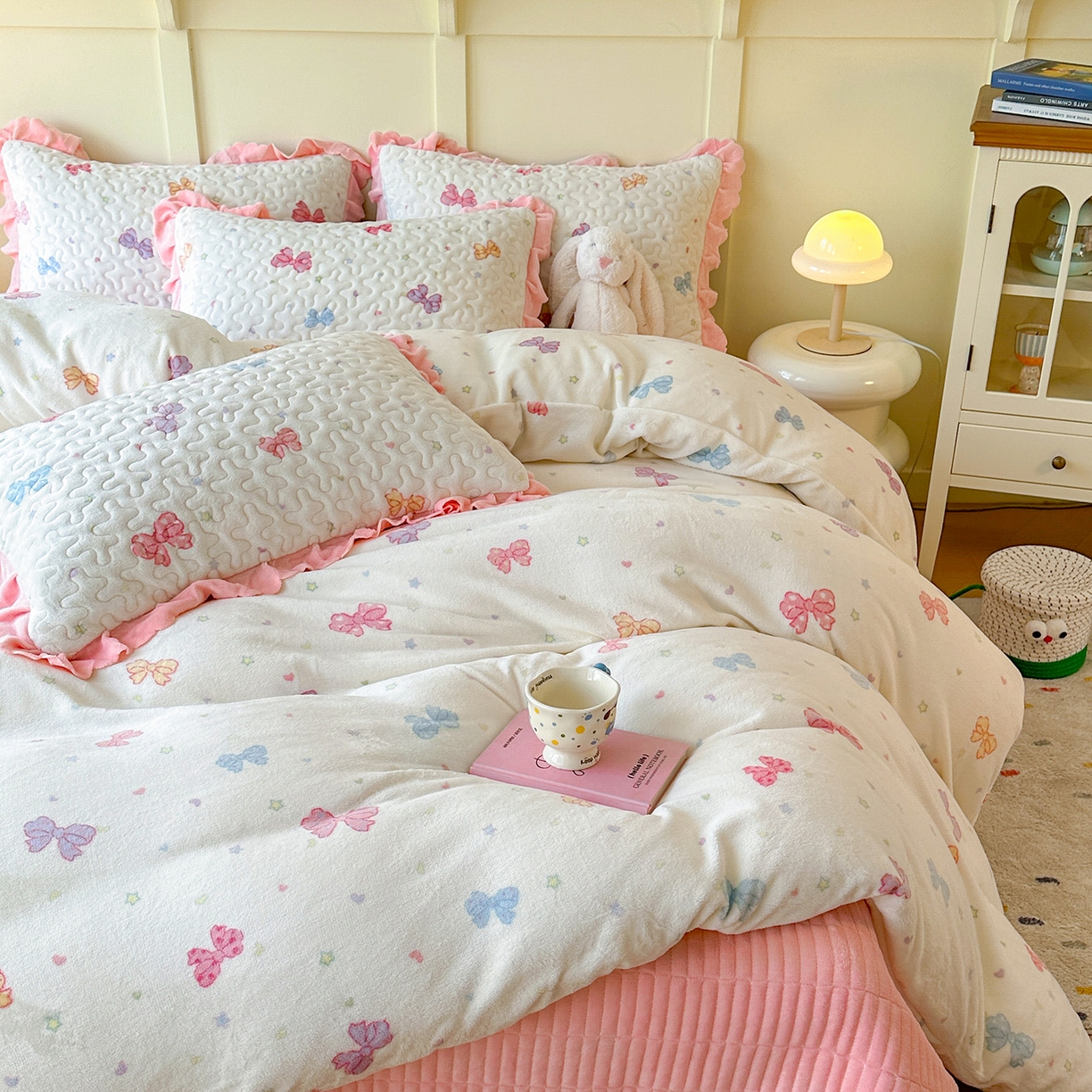 91家纺网 家纺一手货源 找家纺 珍爱家纺 2025新款高克重牛奶绒加厚保暖印花床盖四件套热款 梦幻蝴蝶