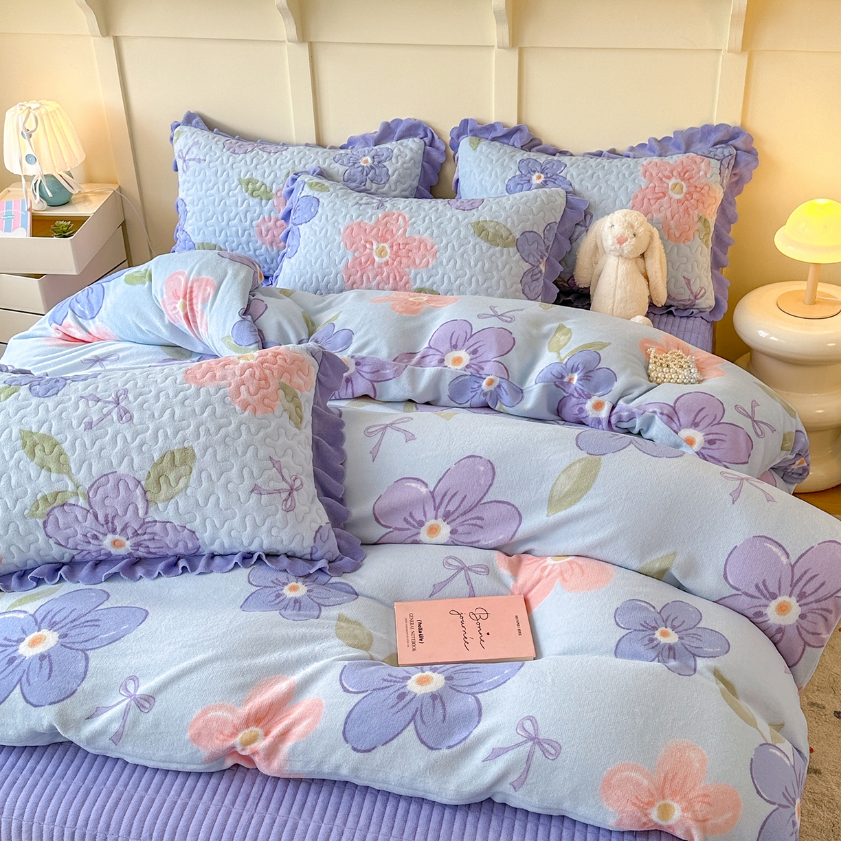 91家纺网 家纺一手货源 找家纺 珍爱家纺 2025新款高克重牛奶绒加厚保暖印花床盖四件套热款 梦境花开