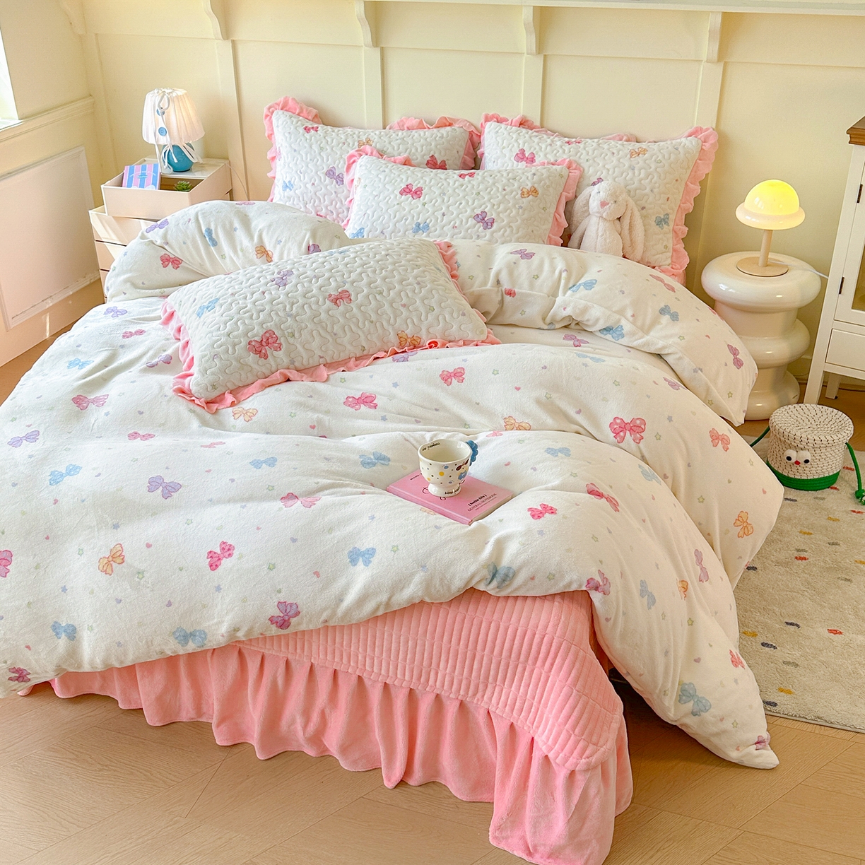 91家纺网 家纺一手货源 找家纺 珍爱家纺 2025新款高克重牛奶绒加厚保暖印花床盖四件套热款 梦幻蝴蝶