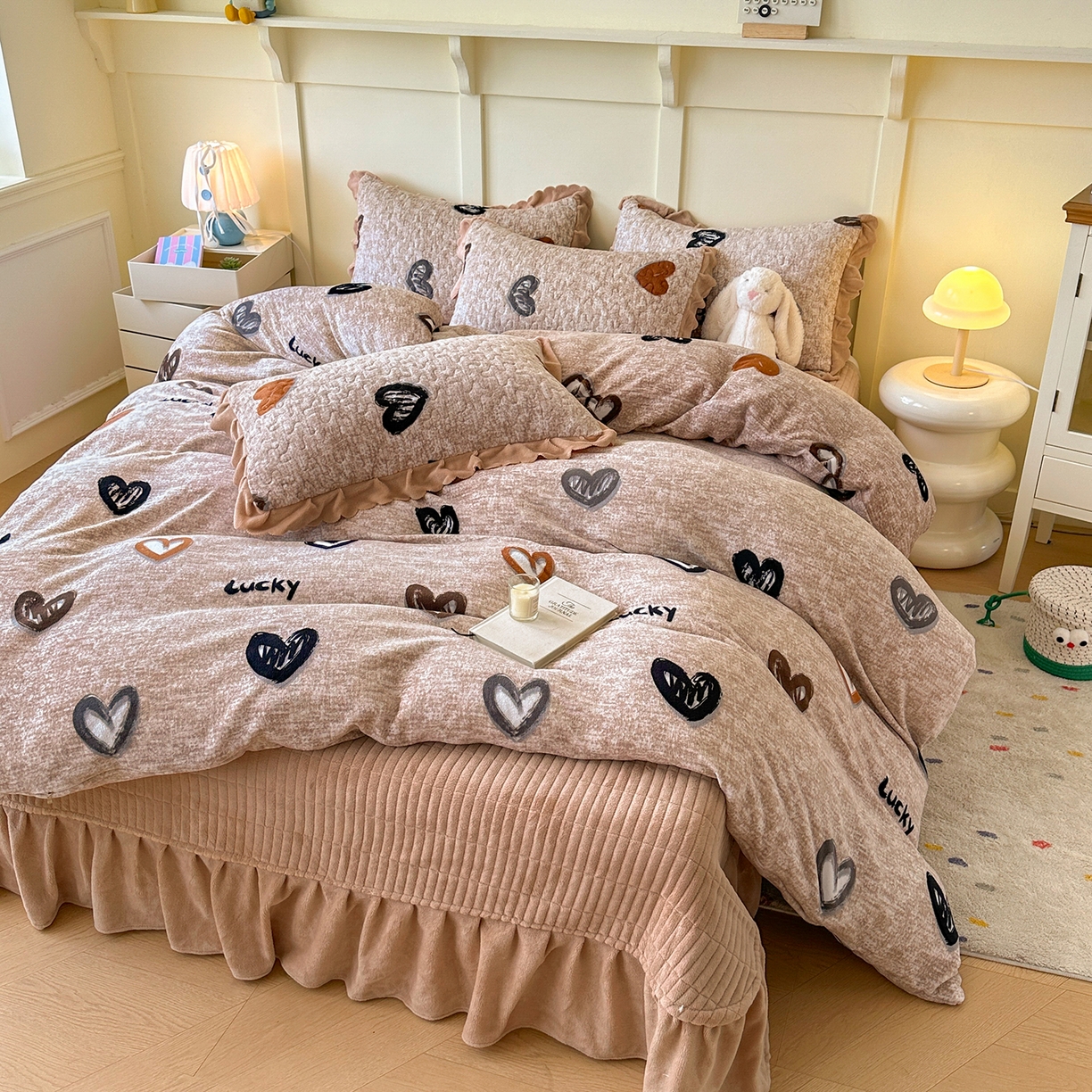 91家纺网 家纺一手货源 找家纺 珍爱家纺 2025新款高克重牛奶绒加厚保暖印花床盖四件套热款 幸运星-咖