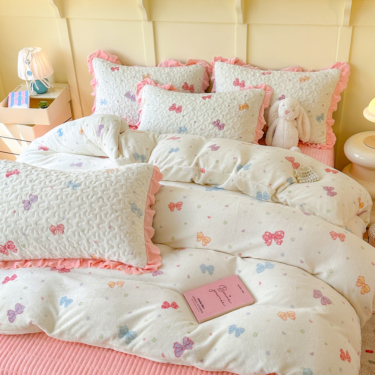 91家纺网 家纺一手货源 找家纺 珍爱家纺 2025新款高克重牛奶绒加厚保暖印花床盖四件套热款 梦幻蝴蝶