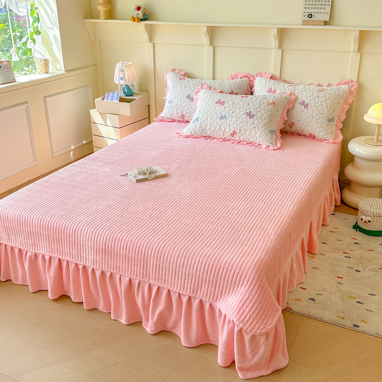 91家纺网 家纺一手货源 找家纺 珍爱家纺 2025新款高克重牛奶绒加厚保暖印花床盖四件套热款 梦幻蝴蝶