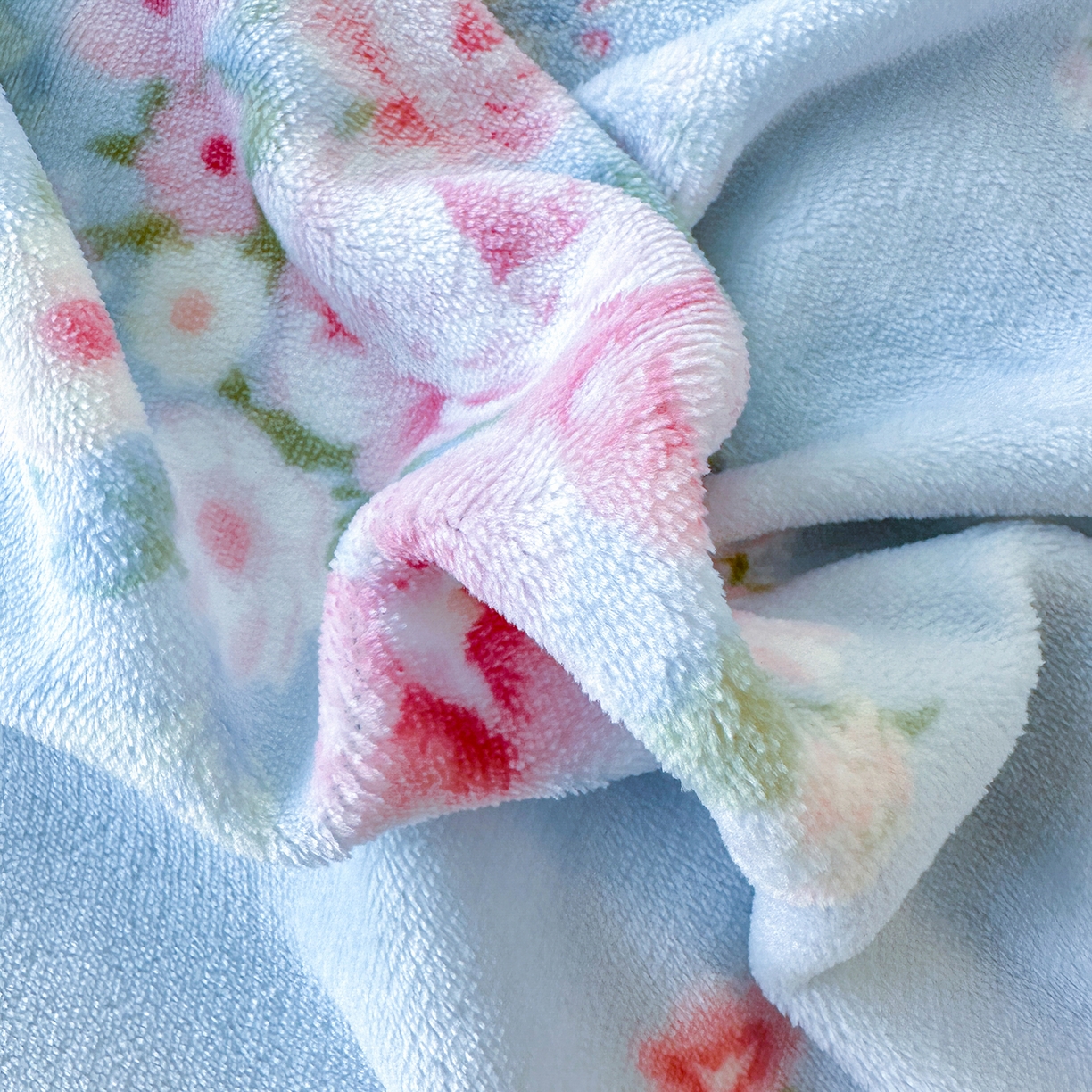 91家纺网 家纺一手货源 找家纺 珍爱家纺 2025新款高克重牛奶绒加厚保暖印花床盖四件套热款 柔情花梦