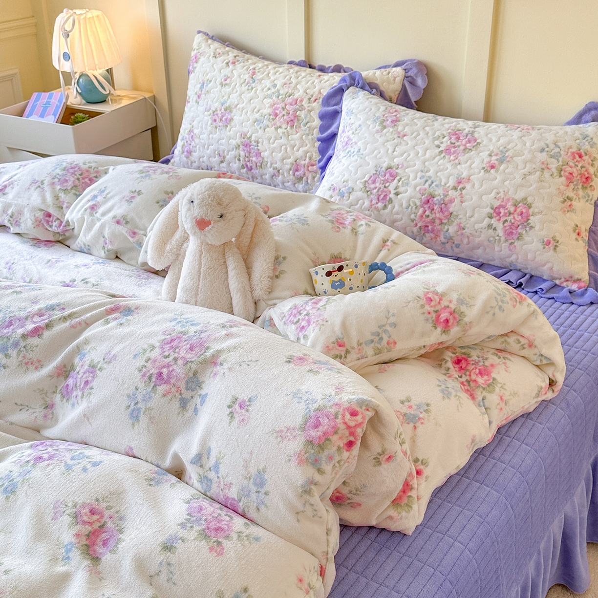 91家纺网 家纺一手货源 找家纺 珍爱家纺 2025新款高克重牛奶绒加厚保暖印花床盖四件套热款 繁花似锦