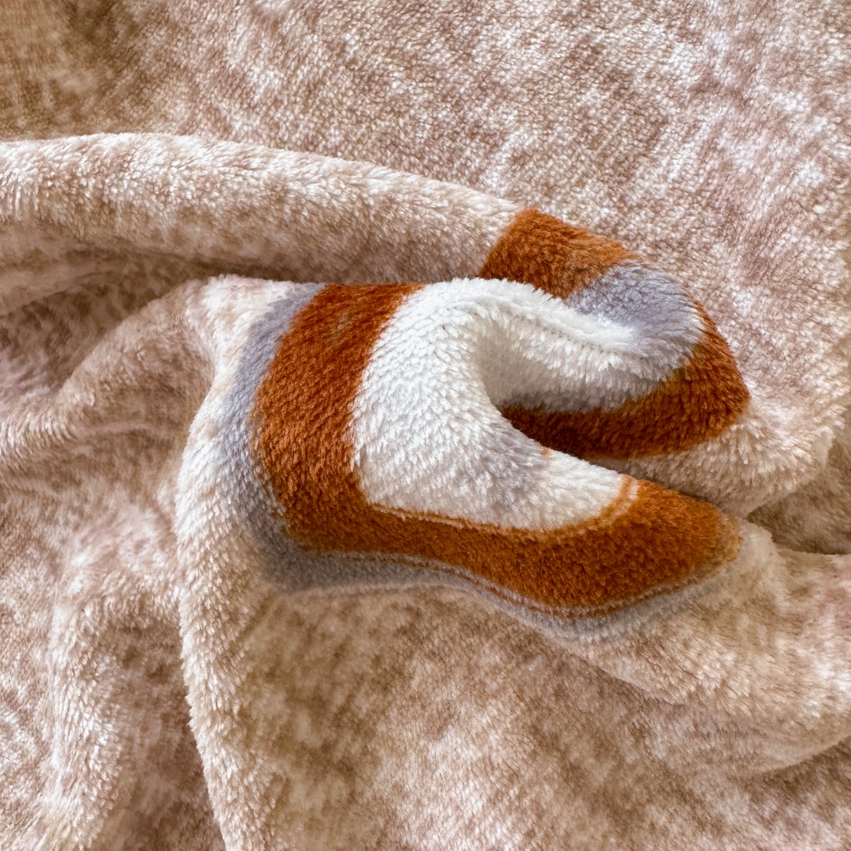 91家纺网 家纺一手货源 找家纺 珍爱家纺 2025新款高克重牛奶绒加厚保暖印花床盖四件套热款 幸运星-咖