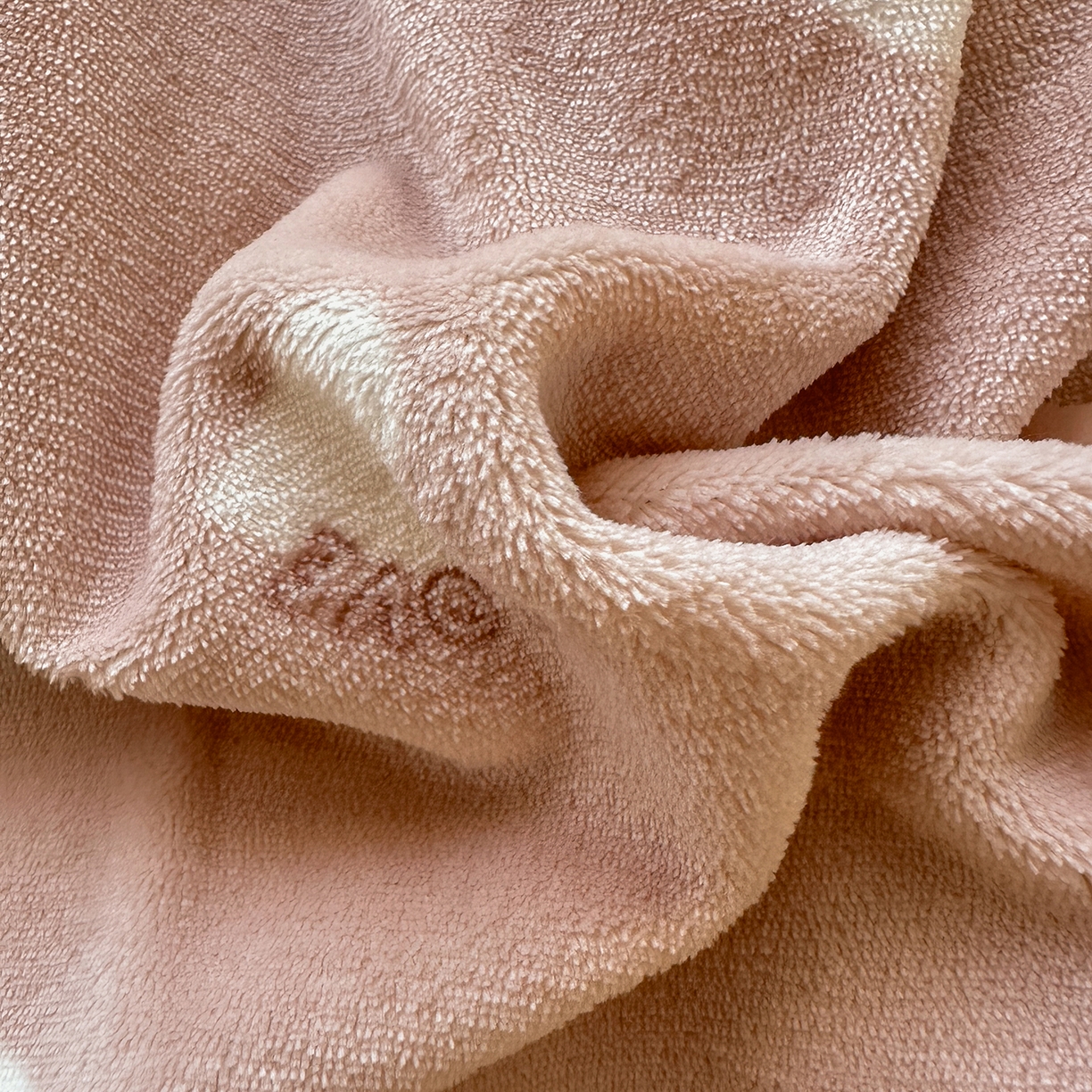 91家纺网 家纺一手货源 找家纺 珍爱家纺 2025新款高克重牛奶绒加厚保暖印花床盖四件套热款 心心相印-咖