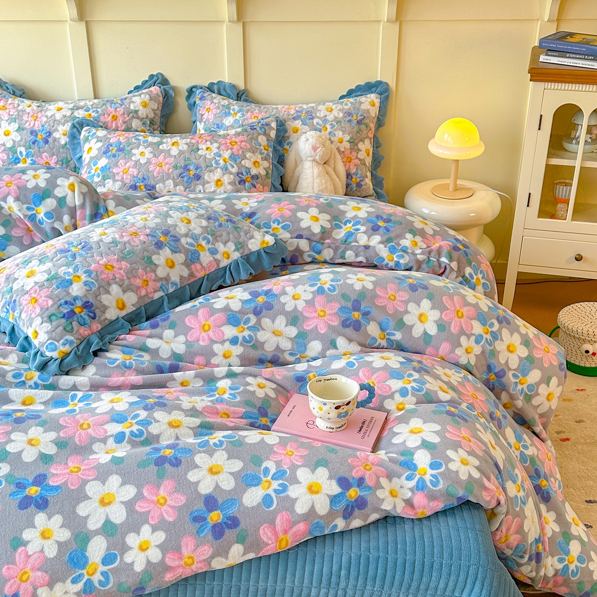 91家纺网 家纺一手货源 找家纺 珍爱家纺 2025新款高克重牛奶绒加厚保暖印花床盖四件套热款 一路花开