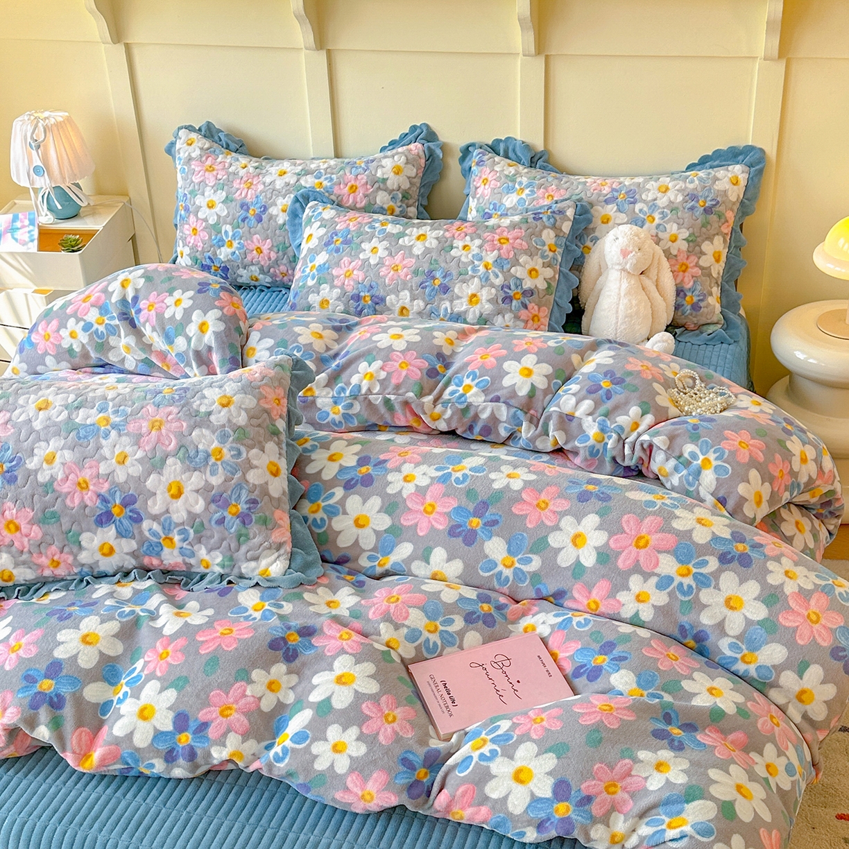 91家纺网 家纺一手货源 找家纺 珍爱家纺 2025新款高克重牛奶绒加厚保暖印花床盖四件套热款 一路花开