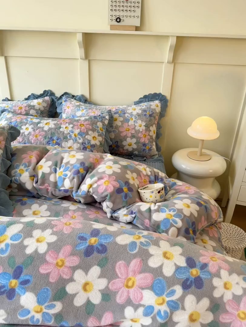 91家纺网 家纺一手货源 找家纺 珍爱家纺 2025新款高克重牛奶绒加厚保暖印花床盖四件套热款 一路花开