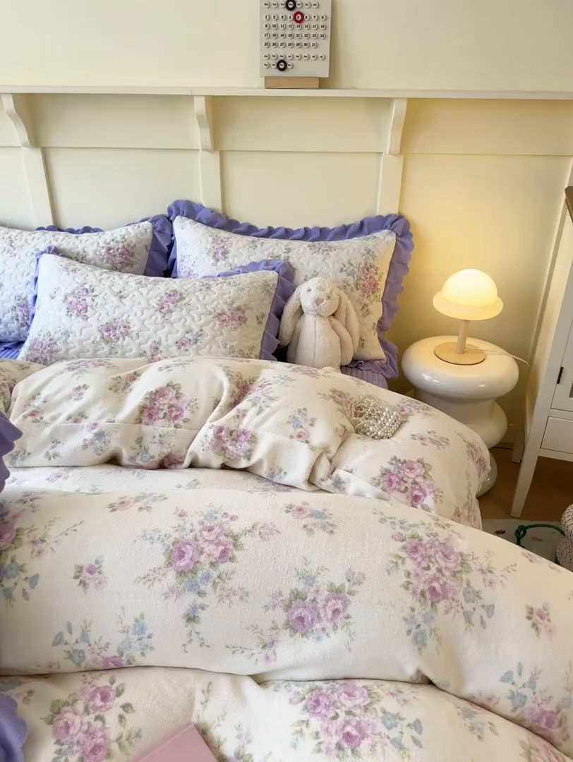 91家纺网 家纺一手货源 找家纺 珍爱家纺 2025新款高克重牛奶绒加厚保暖印花床盖四件套热款 繁花似锦