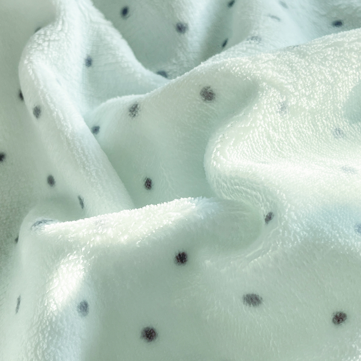 91家纺网 家纺一手货源 找家纺 佳汐蓝家纺 2025新款秋冬220克毛巾绣绣牛奶绒床笠三件套 萌趣西高地