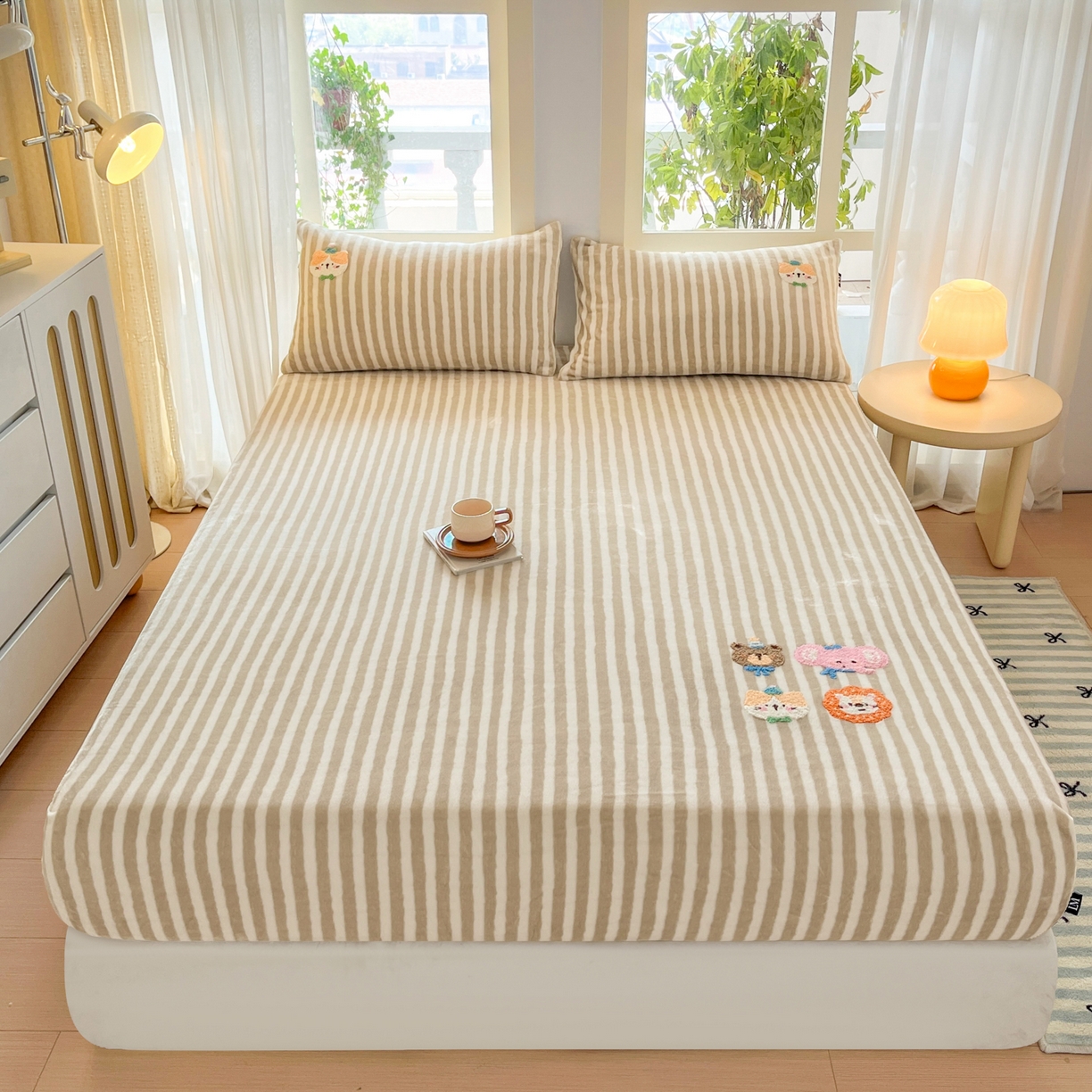 佳汐蓝家纺 2025新款秋冬220克毛巾绣绣牛奶绒床笠三件套 森林世界