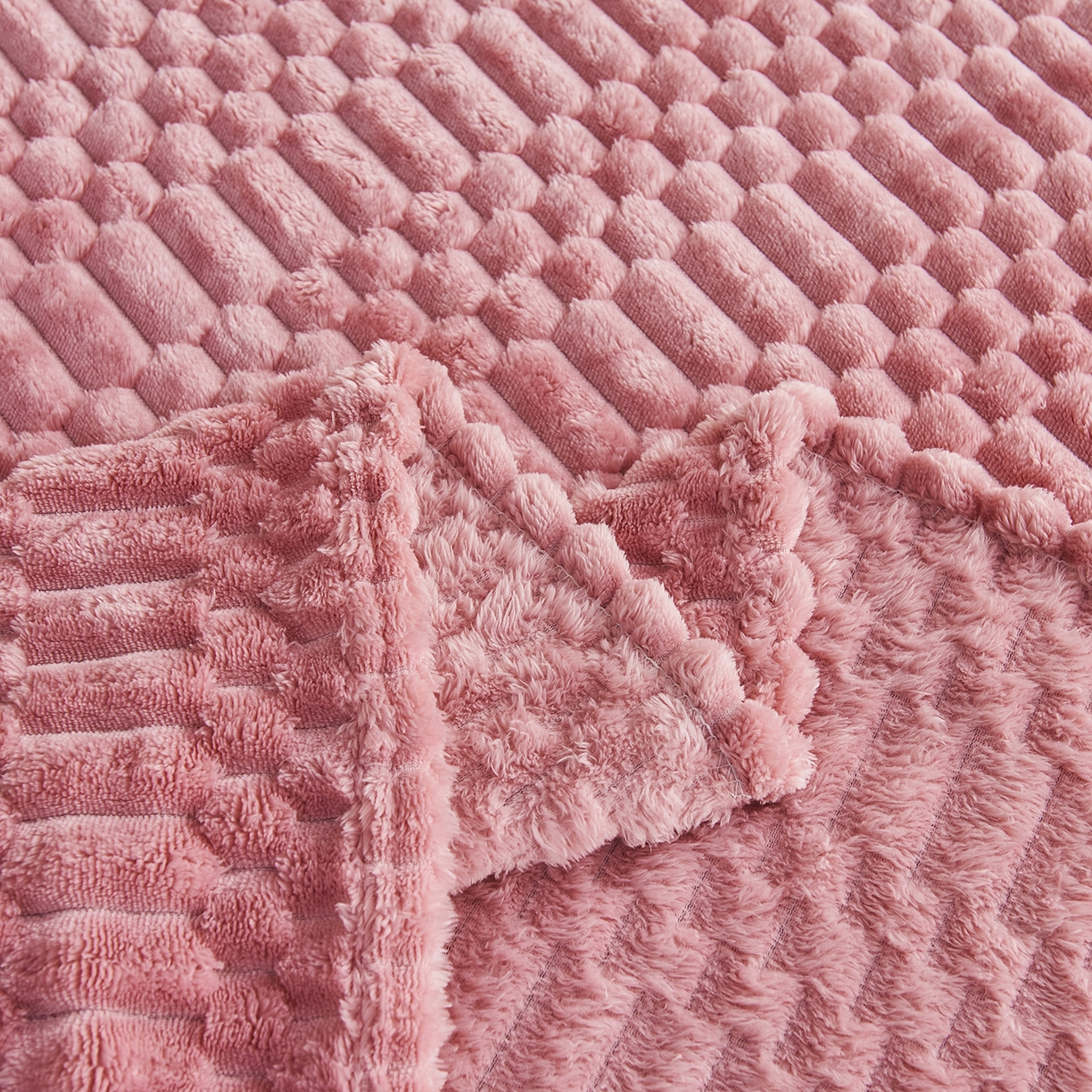 91家纺网 家纺一手货源 找家纺 枋梢家纺 2025新款福禄抽条法兰绒牛奶绒高克重毯空调小毯子毛毯盖毯 福禄抽条毛毯-粉色