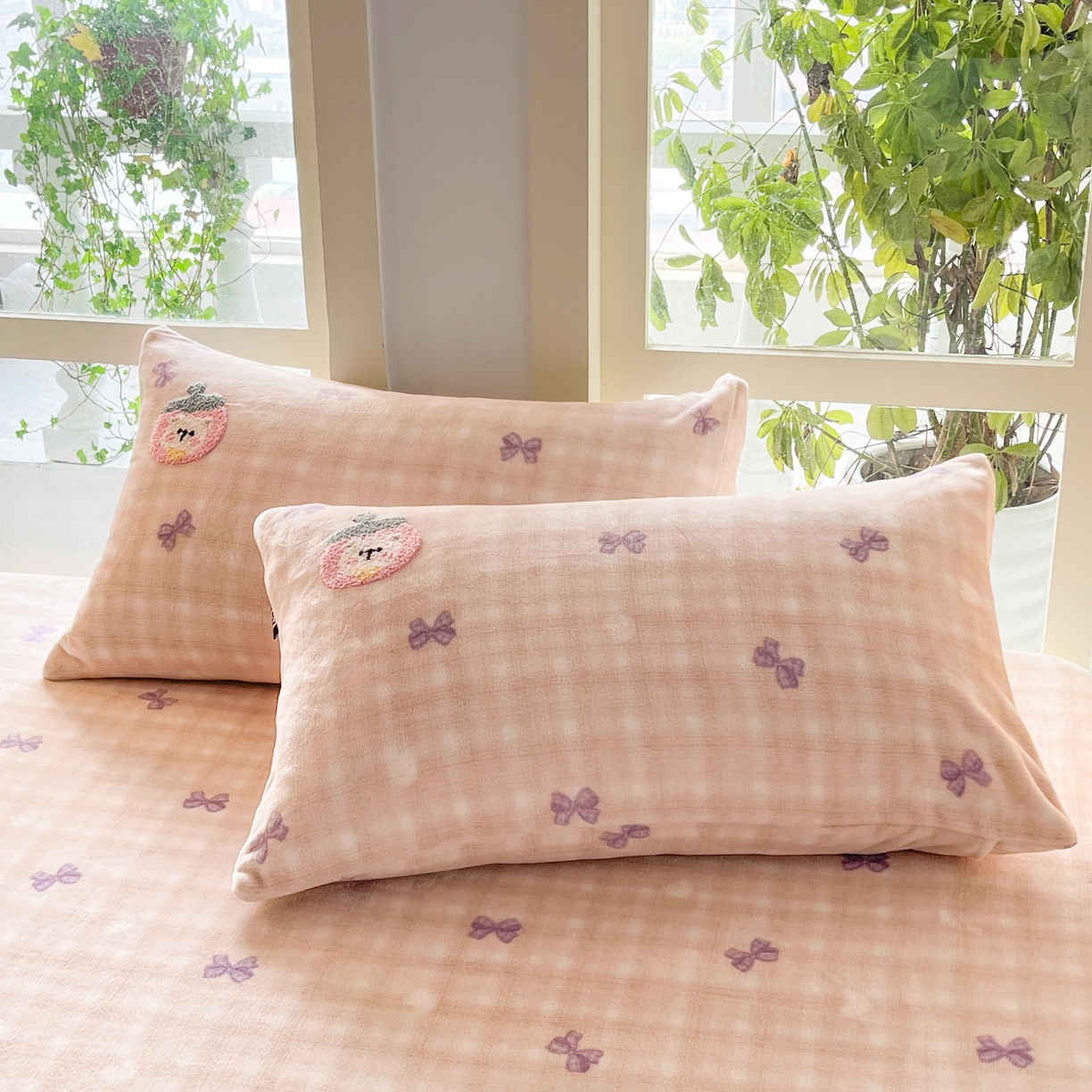 91家纺网 家纺一手货源 找家纺 佳汐蓝家纺 2025新款秋冬220克毛巾绣绣牛奶绒床笠三件套 水果时光