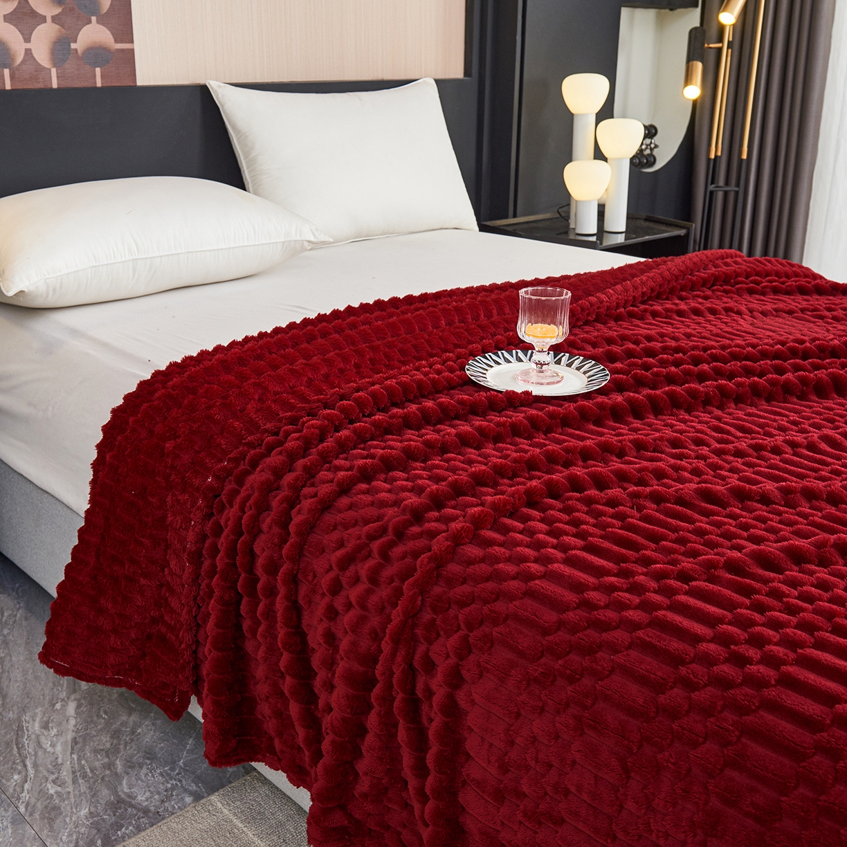 91家纺网 家纺一手货源 找家纺 枋梢家纺 2025新款福禄抽条法兰绒牛奶绒高克重毯空调小毯子毛毯盖毯 福禄抽条毛毯-酒红