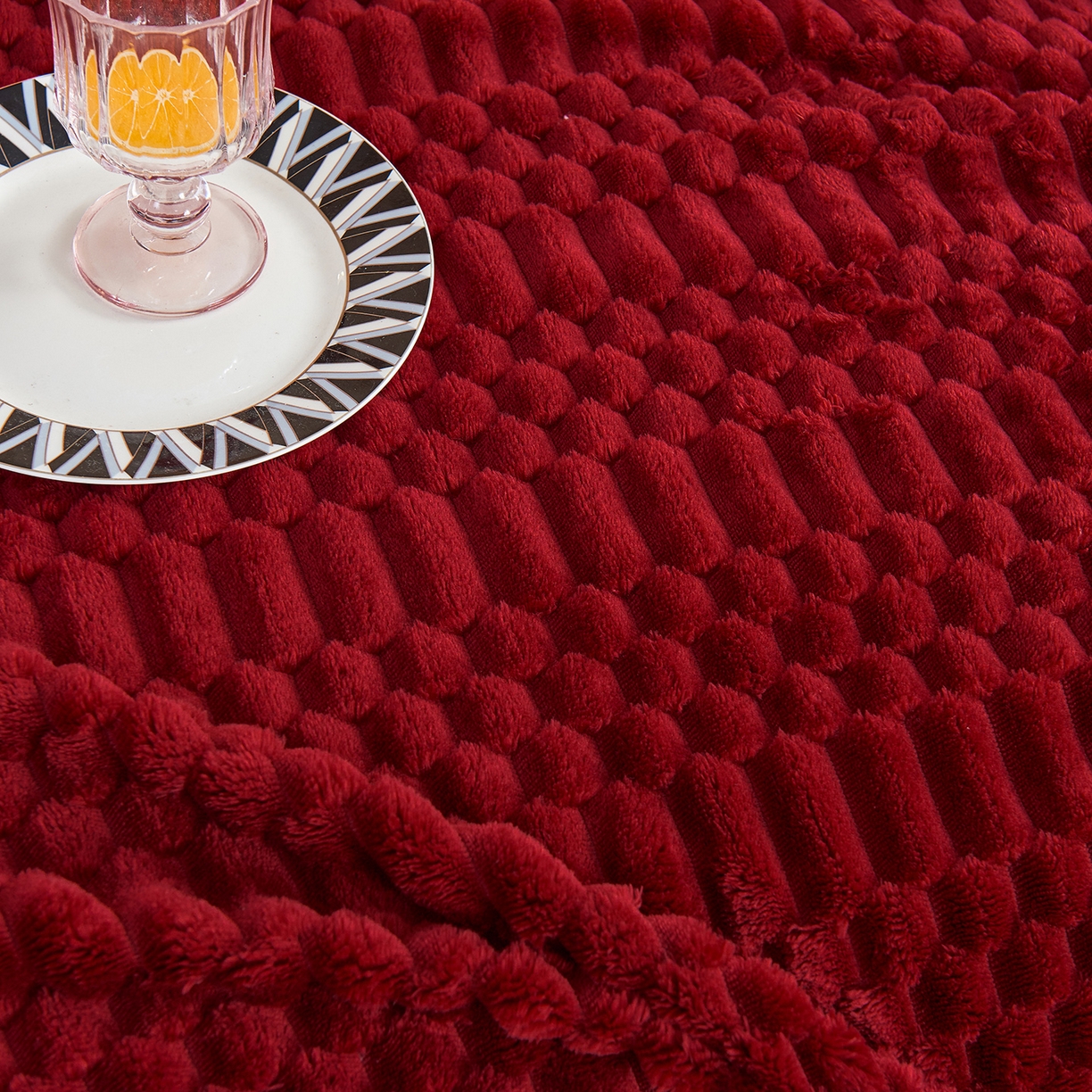 91家纺网 家纺一手货源 找家纺 枋梢家纺 2025新款福禄抽条法兰绒牛奶绒高克重毯空调小毯子毛毯盖毯 福禄抽条毛毯-酒红