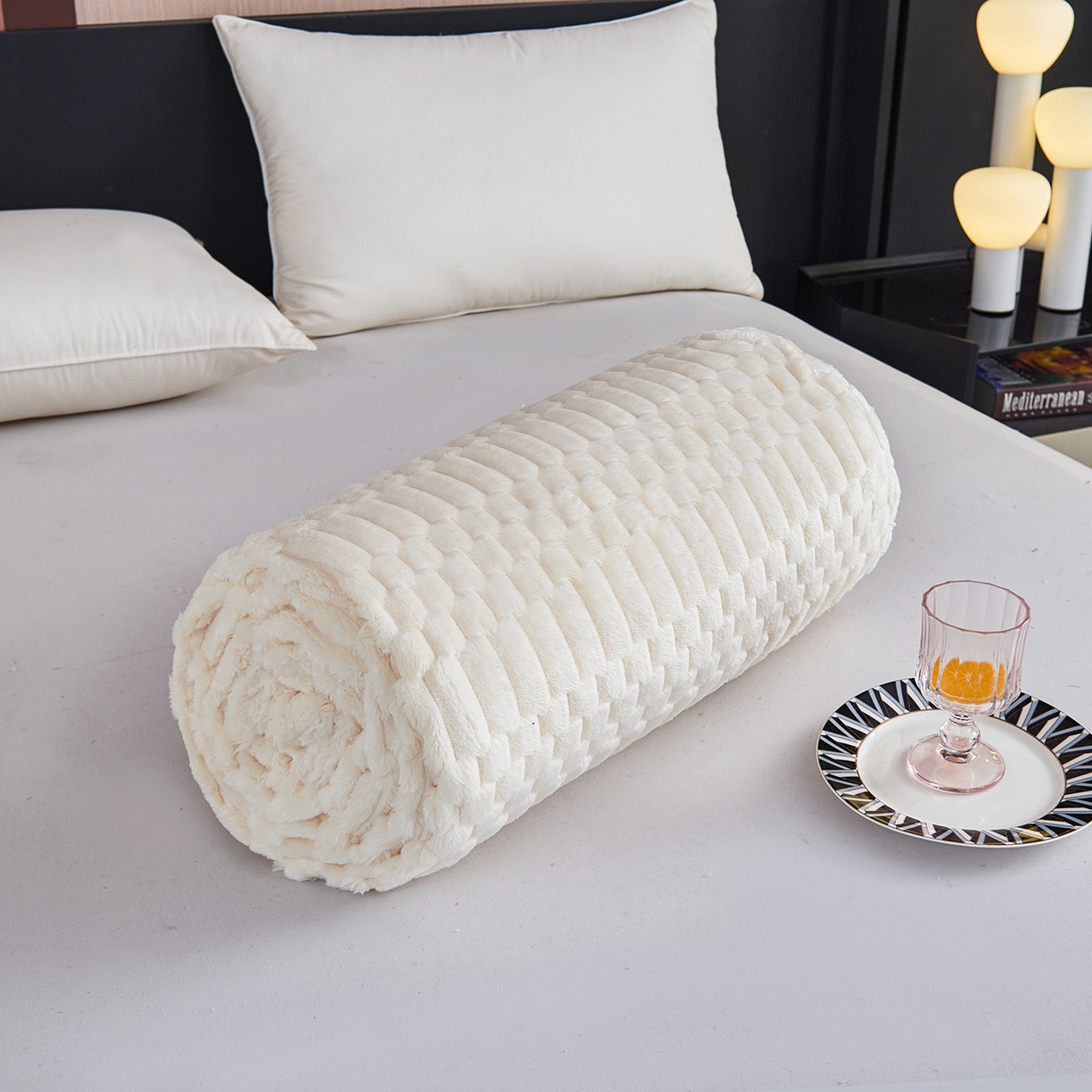 91家纺网 家纺一手货源 找家纺 枋梢家纺 2025新款福禄抽条法兰绒牛奶绒高克重毯空调小毯子毛毯盖毯 福禄抽条毛毯-米白