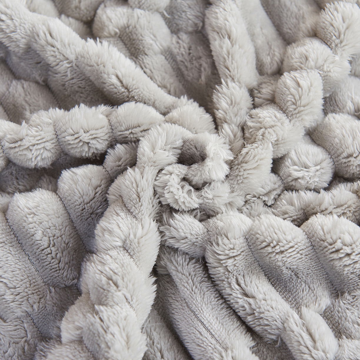 91家纺网 家纺一手货源 找家纺 枋梢家纺 2025新款福禄抽条法兰绒牛奶绒高克重毯空调小毯子毛毯盖毯 福禄抽条毛毯-浅灰