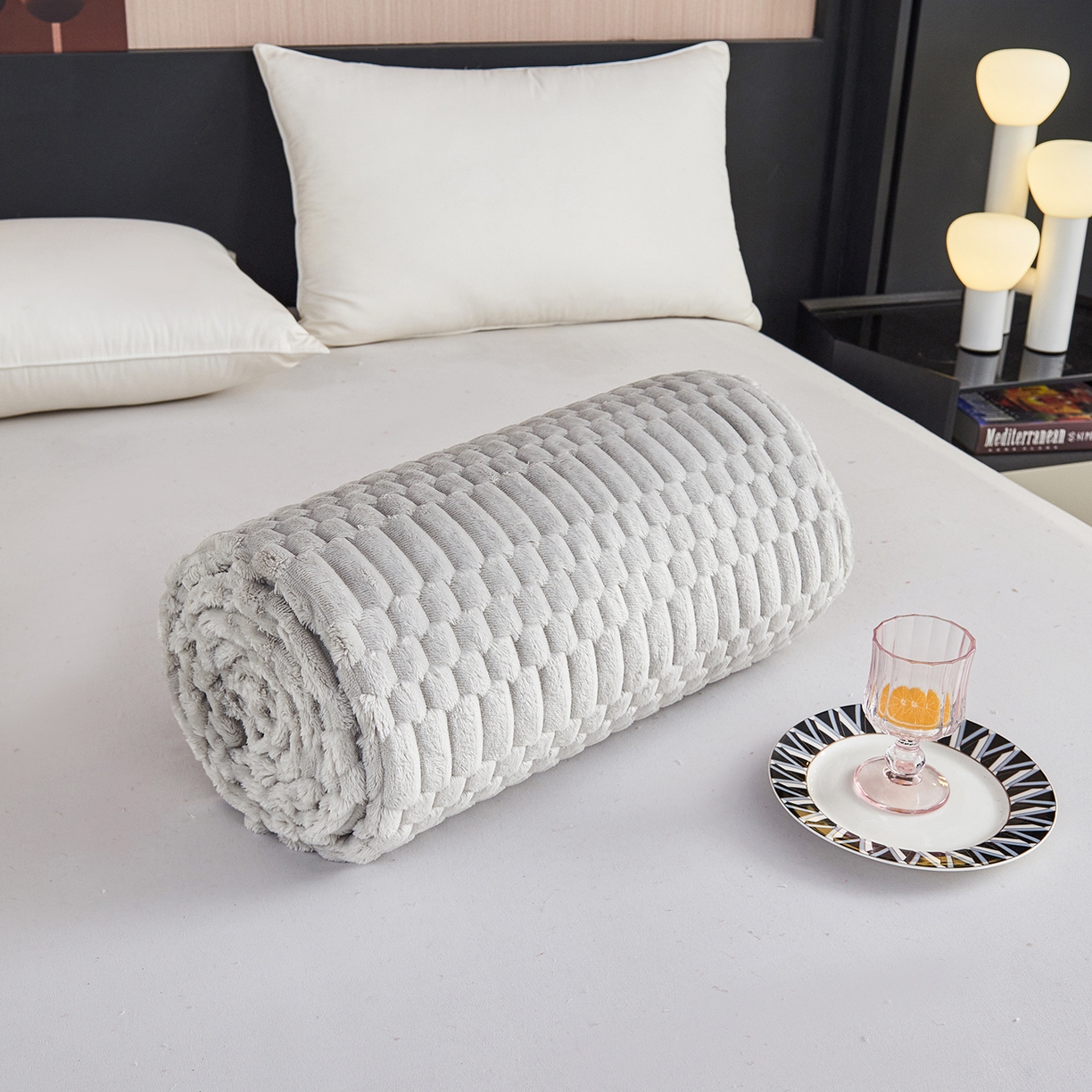 91家纺网 家纺一手货源 找家纺 枋梢家纺 2025新款福禄抽条法兰绒牛奶绒高克重毯空调小毯子毛毯盖毯 福禄抽条毛毯-浅灰