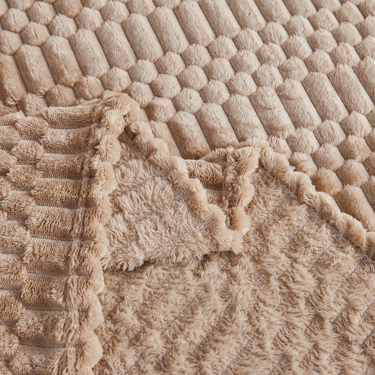 91家纺网 家纺一手货源 找家纺 枋梢家纺 2025新款福禄抽条法兰绒牛奶绒高克重毯空调小毯子毛毯盖毯 福禄抽条毛毯-浅咖