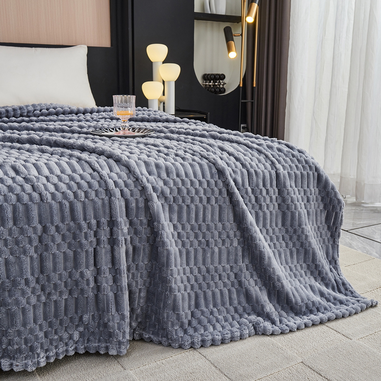 91家纺网 家纺一手货源 找家纺 枋梢家纺 2025新款福禄抽条法兰绒牛奶绒高克重毯空调小毯子毛毯盖毯 福禄抽条毛毯-浅蓝