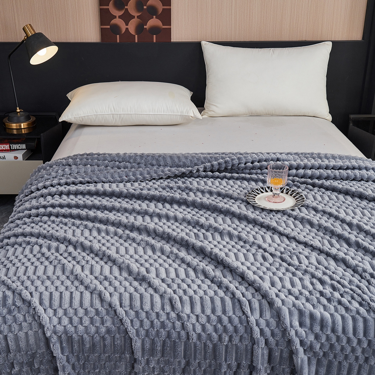 91家纺网 家纺一手货源 找家纺 枋梢家纺 2025新款福禄抽条法兰绒牛奶绒高克重毯空调小毯子毛毯盖毯 福禄抽条毛毯-浅蓝