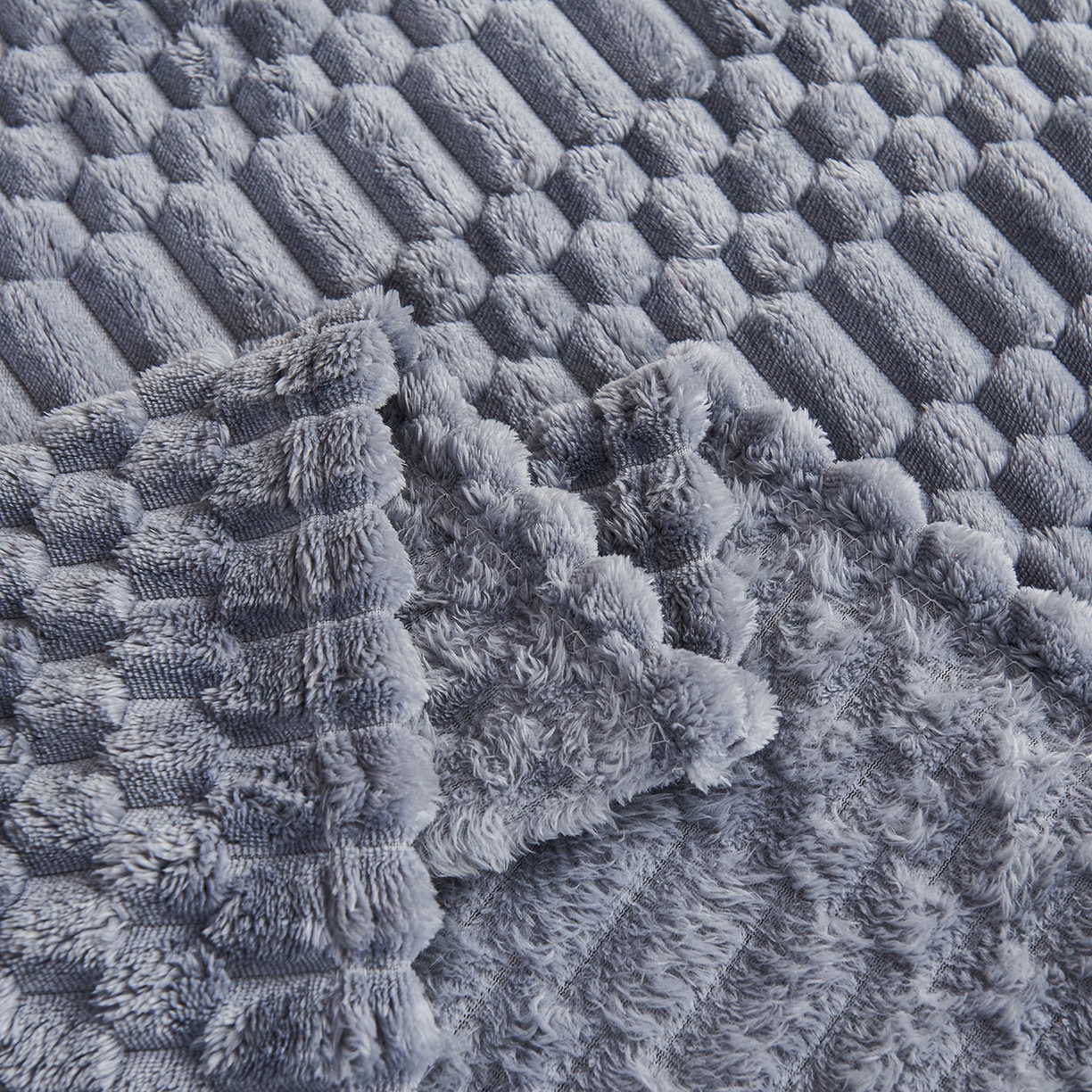 91家纺网 家纺一手货源 找家纺 枋梢家纺 2025新款福禄抽条法兰绒牛奶绒高克重毯空调小毯子毛毯盖毯 福禄抽条毛毯-浅蓝