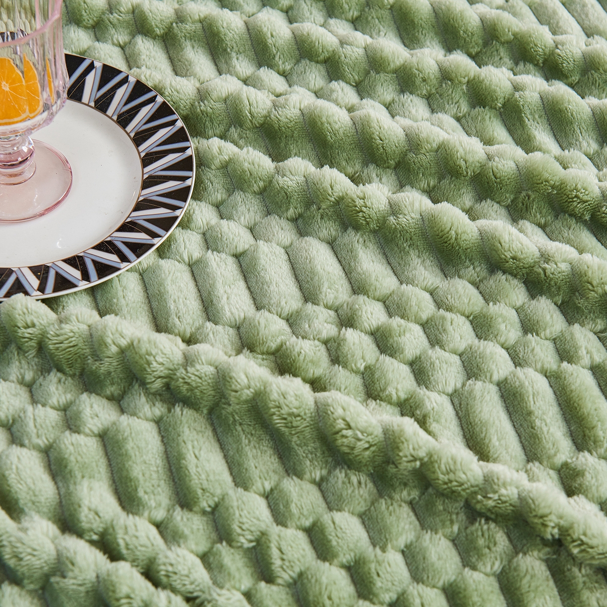 91家纺网 家纺一手货源 找家纺 枋梢家纺 2025新款福禄抽条法兰绒牛奶绒高克重毯空调小毯子毛毯盖毯 福禄抽条毛毯-浅绿