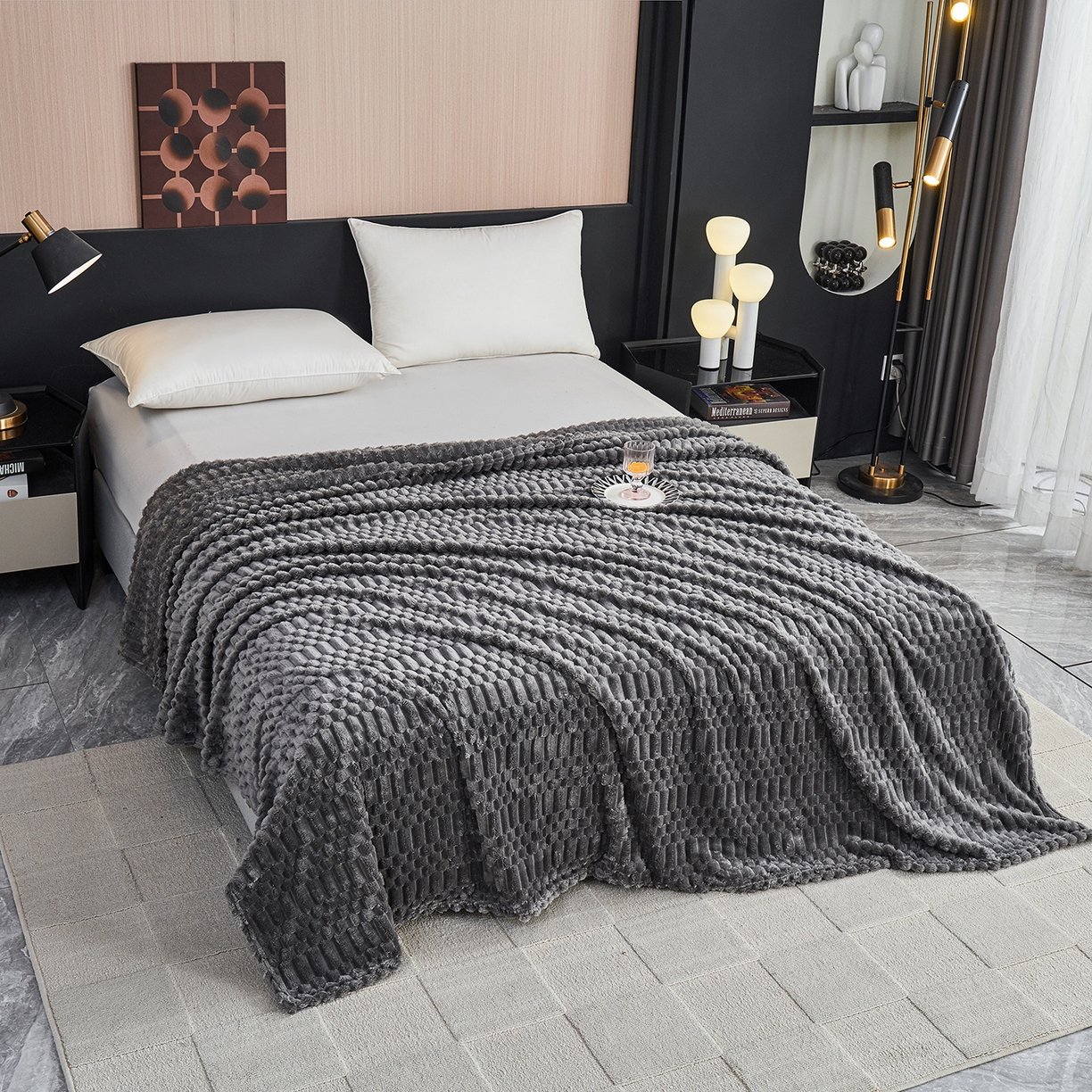 91家纺网 家纺一手货源 找家纺 枋梢家纺 2025新款福禄抽条法兰绒牛奶绒高克重毯空调小毯子毛毯盖毯 福禄抽条毛毯-深灰