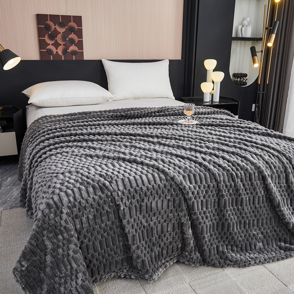 91家纺网 家纺一手货源 找家纺 枋梢家纺 2025新款福禄抽条法兰绒牛奶绒高克重毯空调小毯子毛毯盖毯 福禄抽条毛毯-深灰