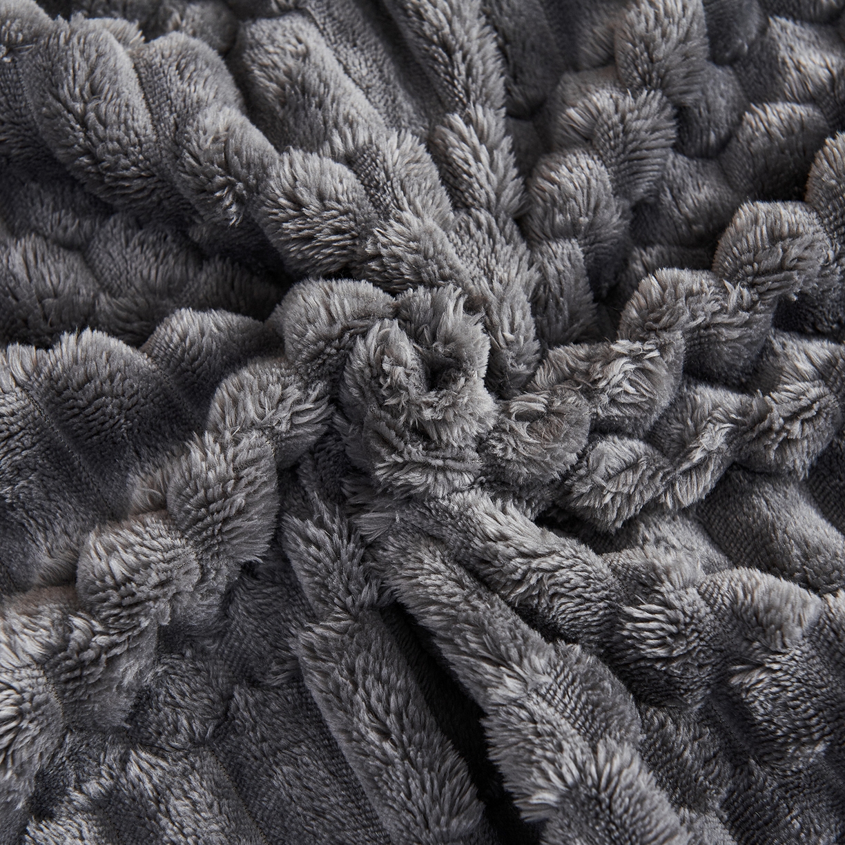 91家纺网 家纺一手货源 找家纺 枋梢家纺 2025新款福禄抽条法兰绒牛奶绒高克重毯空调小毯子毛毯盖毯 福禄抽条毛毯-深灰