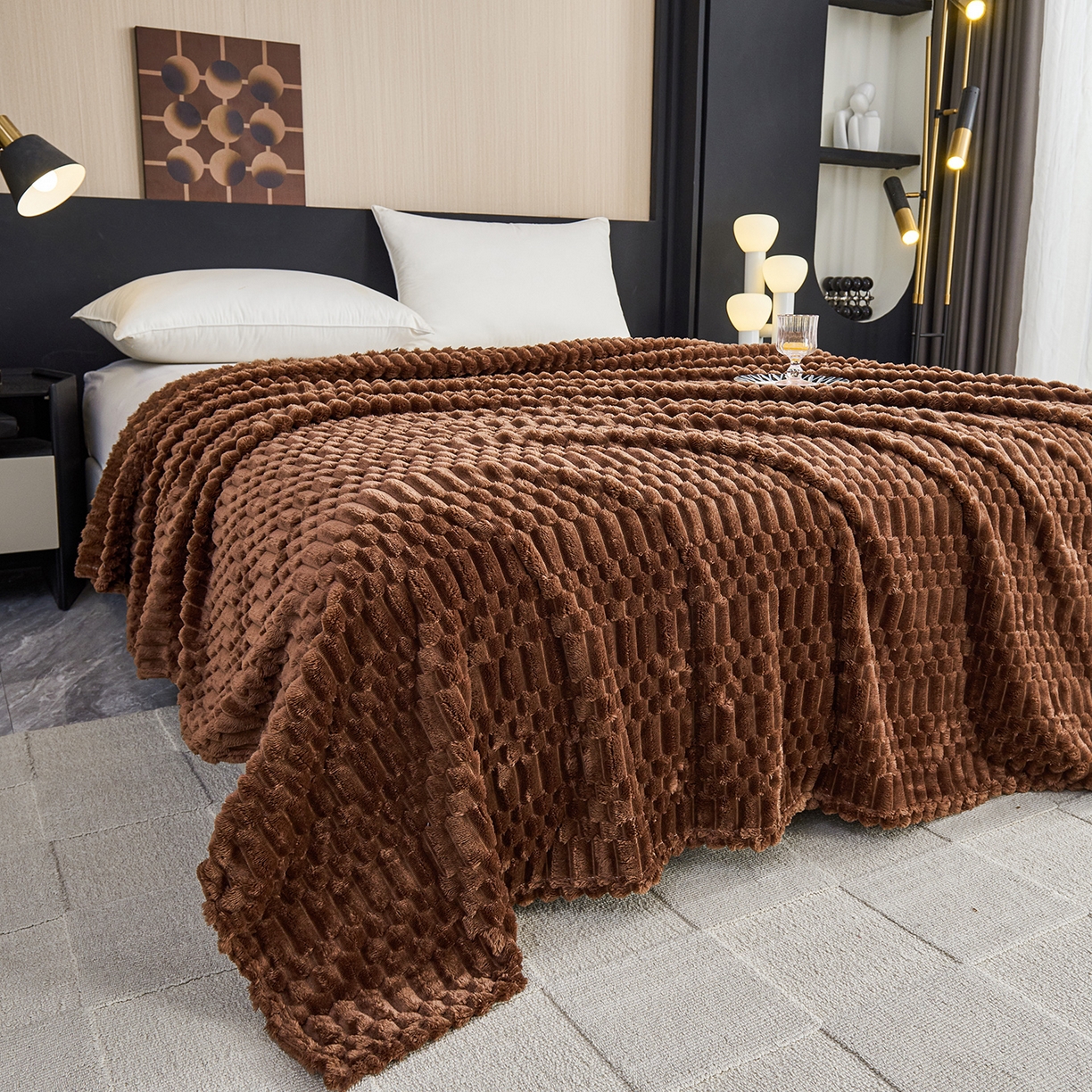 91家纺网 家纺一手货源 找家纺 枋梢家纺 2025新款福禄抽条法兰绒牛奶绒高克重毯空调小毯子毛毯盖毯 福禄抽条毛毯-深咖