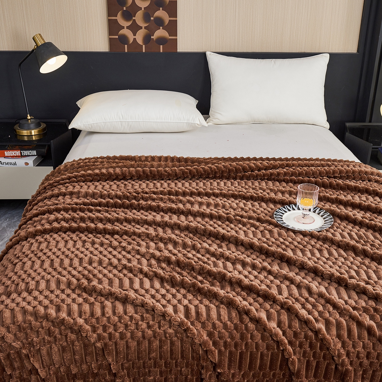 91家纺网 家纺一手货源 找家纺 枋梢家纺 2025新款福禄抽条法兰绒牛奶绒高克重毯空调小毯子毛毯盖毯 福禄抽条毛毯-深咖