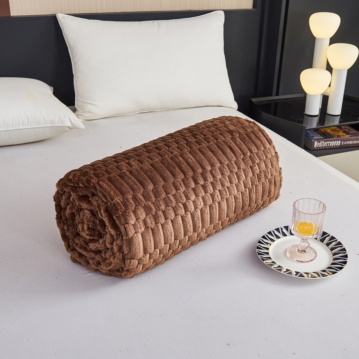 91家纺网 家纺一手货源 找家纺 枋梢家纺 2025新款福禄抽条法兰绒牛奶绒高克重毯空调小毯子毛毯盖毯 福禄抽条毛毯-深咖