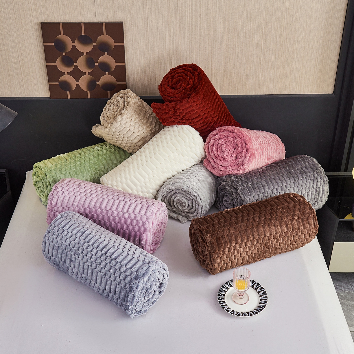 91家纺网 家纺一手货源 找家纺 枋梢家纺 2025新款福禄抽条法兰绒牛奶绒高克重毯空调小毯子毛毯盖毯 组合图（仅参考）