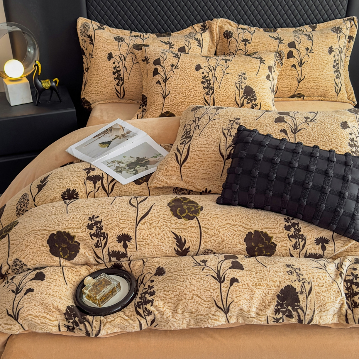 91家纺网 家纺一手货源 找家纺 金昱纺 2025新款高克重牛奶绒立体烂花四件套 花恋-米咖