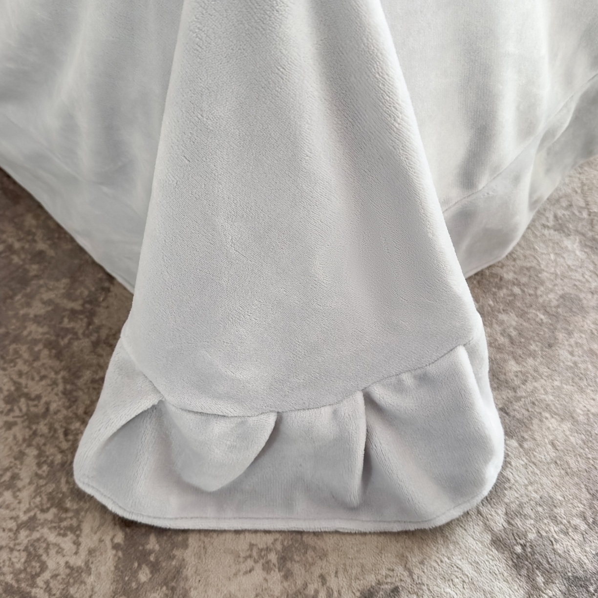 91家纺网 家纺一手货源 找家纺 金昱纺 2025新款高克重牛奶绒立体烂花四件套 千鸟花语-灰