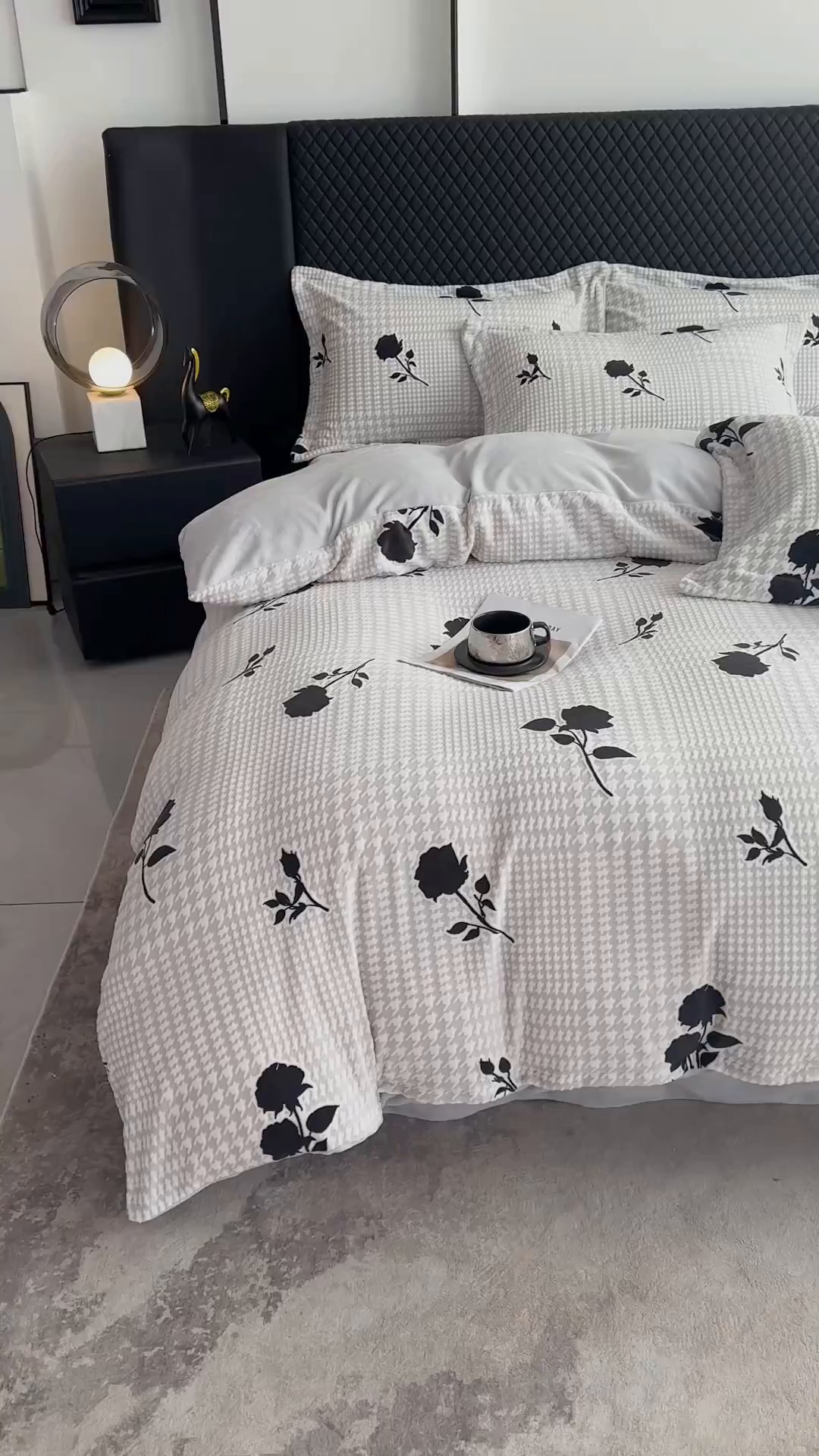 91家纺网 家纺一手货源 找家纺 金昱纺 2025新款高克重牛奶绒立体烂花四件套 千鸟花语-灰