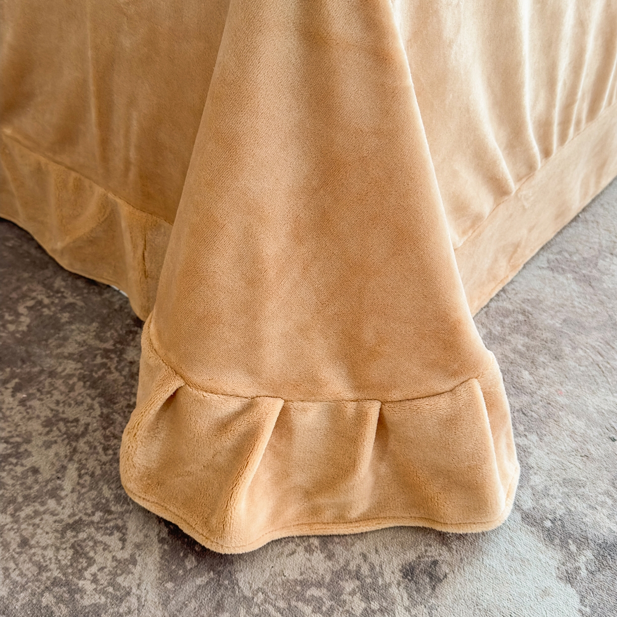 91家纺网 家纺一手货源 找家纺 金昱纺 2025新款高克重牛奶绒立体烂花四件套 千鸟花语-浅咖