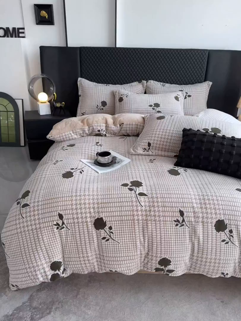 91家纺网 家纺一手货源 找家纺 金昱纺 2025新款高克重牛奶绒立体烂花四件套 千鸟花语-浅咖