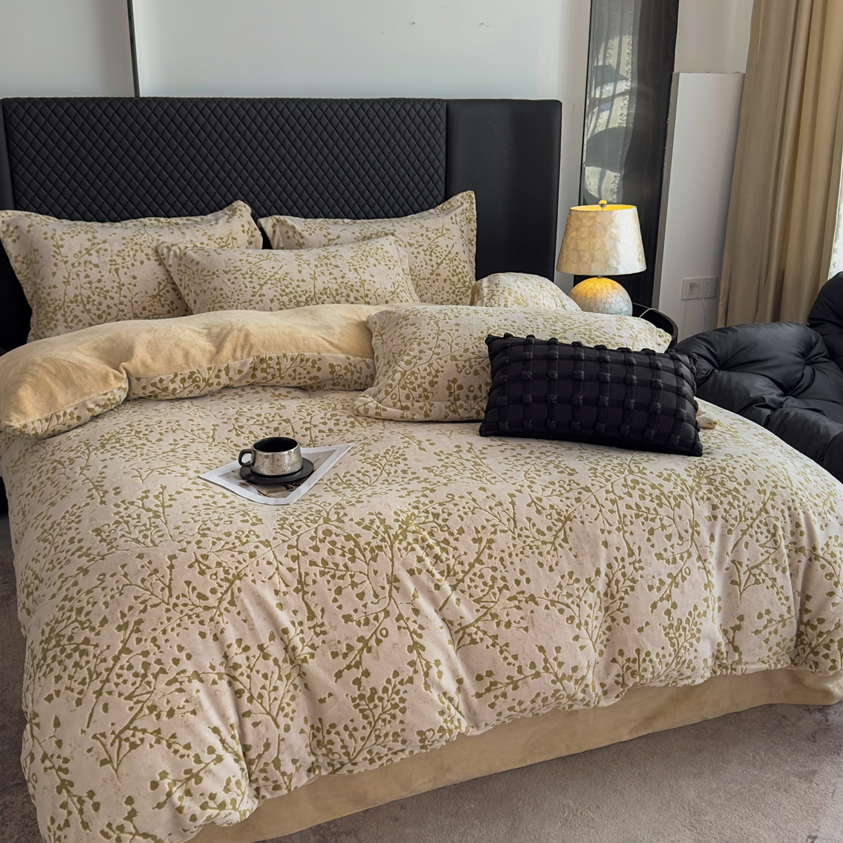 91家纺网 家纺一手货源 找家纺 金昱纺 2025新款高克重牛奶绒立体烂花四件套 秋景-咖