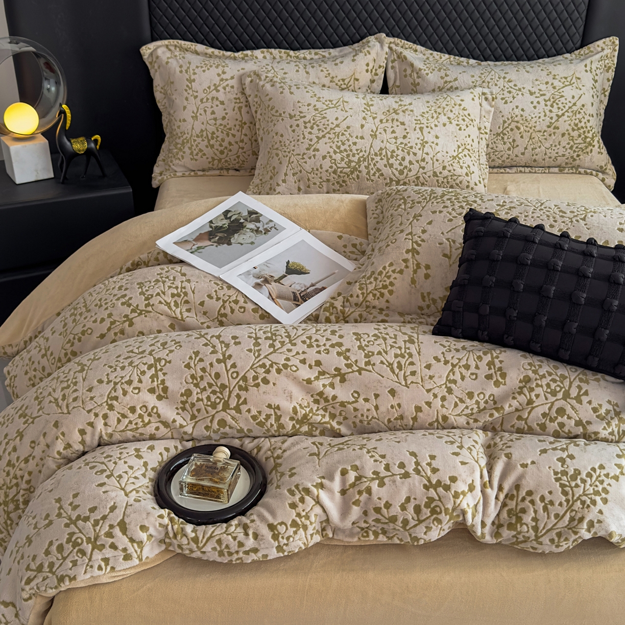 91家纺网 家纺一手货源 找家纺 金昱纺 2025新款高克重牛奶绒立体烂花四件套 秋景-咖