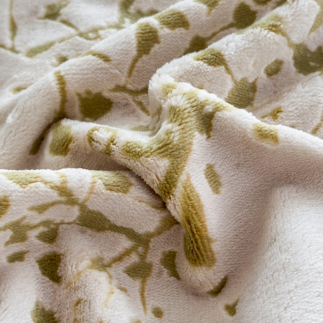 91家纺网 家纺一手货源 找家纺 金昱纺 2025新款高克重牛奶绒立体烂花四件套 秋景-咖