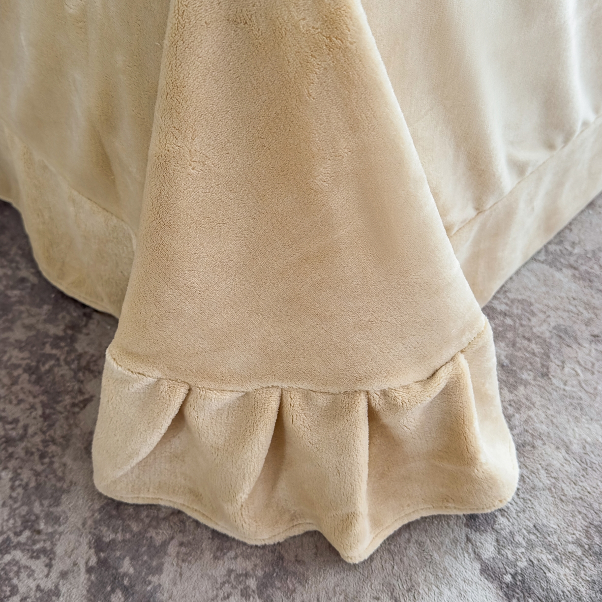 91家纺网 家纺一手货源 找家纺 金昱纺 2025新款高克重牛奶绒立体烂花四件套 秋景-咖