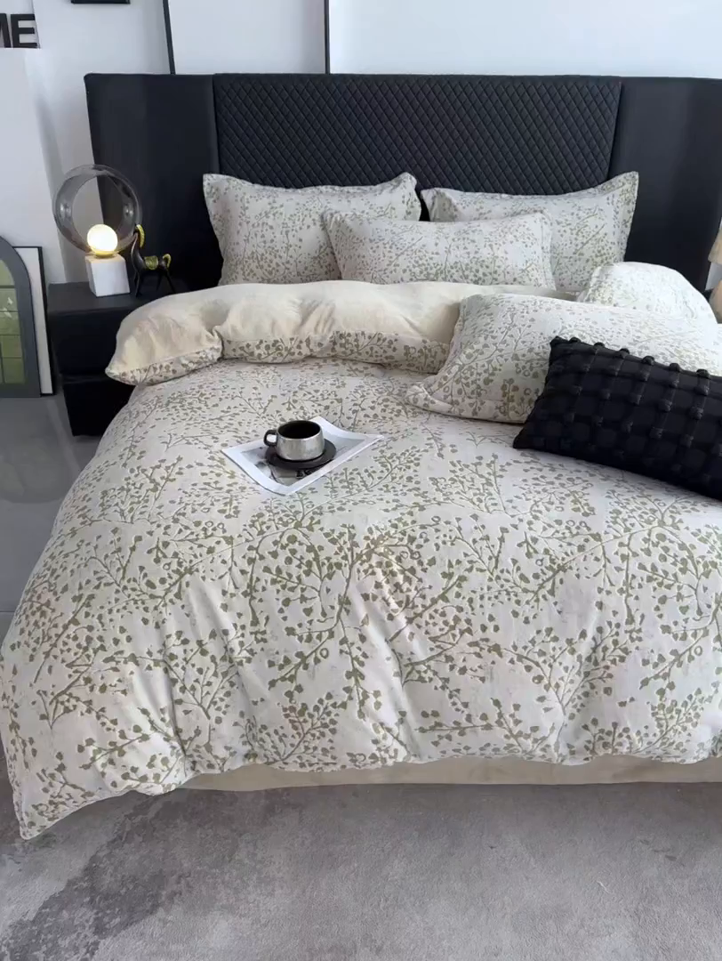 91家纺网 家纺一手货源 找家纺 金昱纺 2025新款高克重牛奶绒立体烂花四件套 秋景-咖